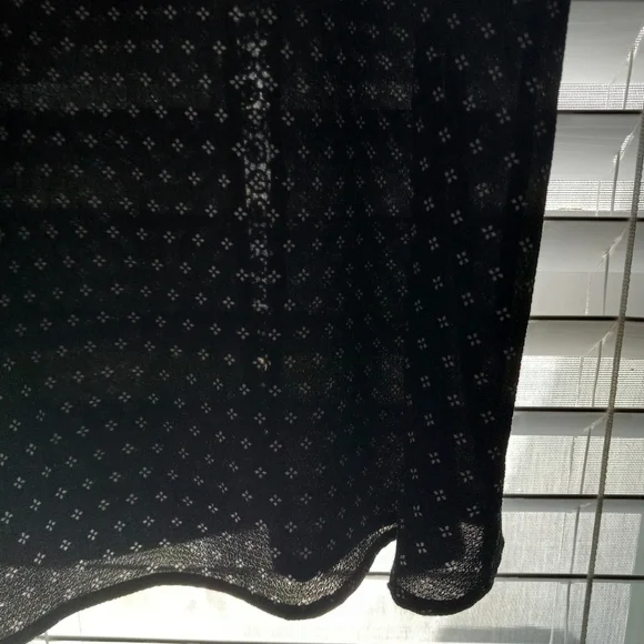 Torrid 2X V-Neck Crocheted Trim Sleeveless Tunic Top Plus - Picture 3 of 15